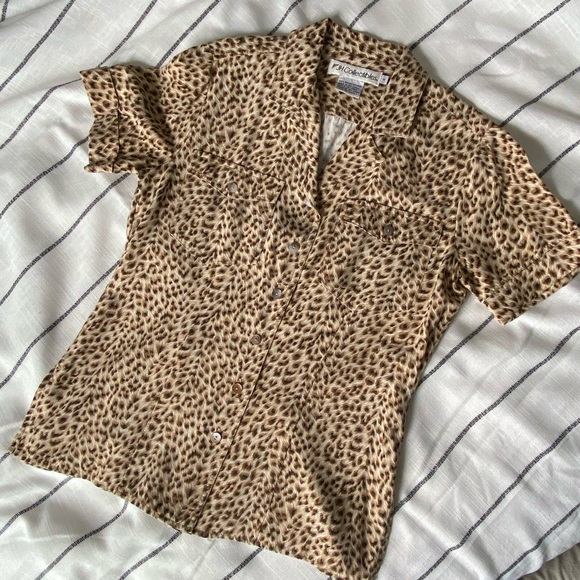 JH Collectibles Leopard Print Button Down Shirt - Picture 1 of 1